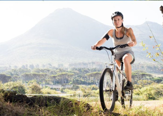 Strój rowerowy idealny na rower trekkingowy w ciepły dzień